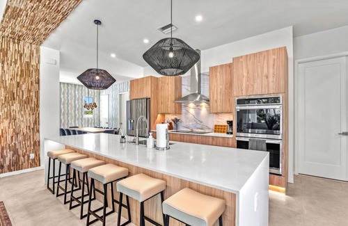 Arlington Park Casa | Modern New Home - Private Pool, Spa, Rooftop Deck, Game Room, & More!