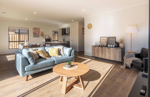 Clyde Casa | Modern new Homly House at Clyde