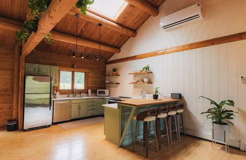 Esperance Cabina | Modern NEW Log Cabin Oasis Retreat - Hot tub/Sauna