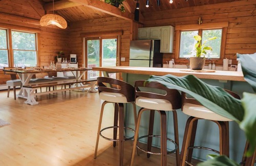 Esperance Cabina | Modern NEW Log Cabin Oasis Retreat - Hot tub/Sauna