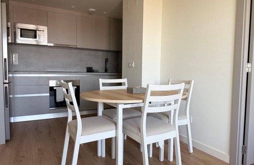 La Latina Apartamento | Modern New Perfect enjoy Madrid free airport transportation.