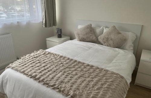 Selhurst Casa | Modern newly refurbished 2 bedroom house in Croydon