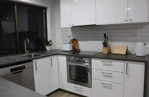 Brighton Casa | Modern newly renovated home with pool!