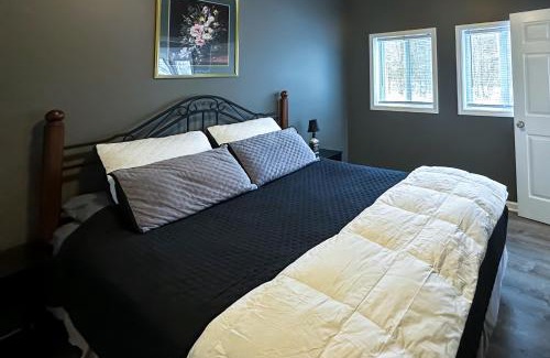 Nimitz Apartamento | Modern Nimitz Cabin on 19 Acres with Fireplace and WiFi