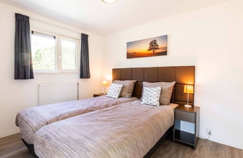 Klein Hitland Casa | Modern Chalet Only 18 km From Rotterdam
