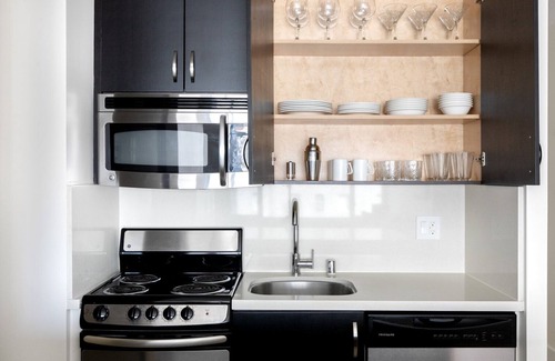 Lower Nob Hill Apartamento | Modern Nob Hill 1BR w/ Sauna, Gym, Stunning City View, by Blueground