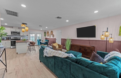 Paradise Valley Oasis Casa | Modern North Phoenix Retreat | Heated Pool & Luxe Comfort