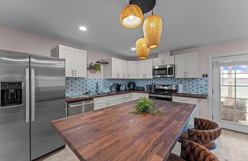 Paradise Valley Oasis Casa | Modern North Phoenix Retreat | Heated Pool & Luxe Comfort