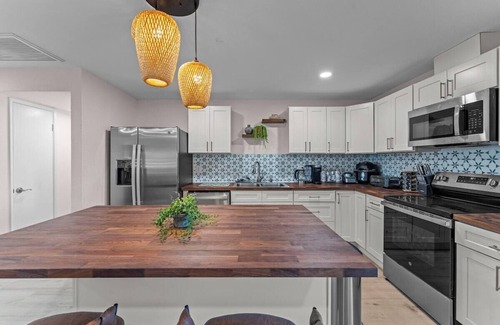 Paradise Valley Oasis Casa | Modern North Phoenix Retreat | Heated Pool & Luxe Comfort