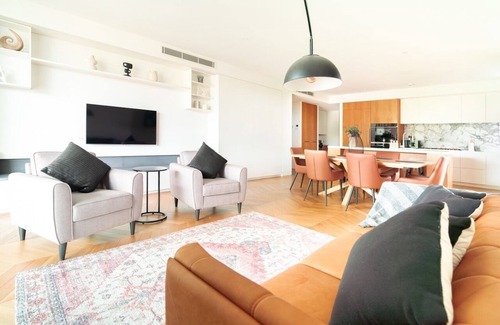 New Farm Apartamento | Modern Oasis in New Farm l Walk to River and Cafes