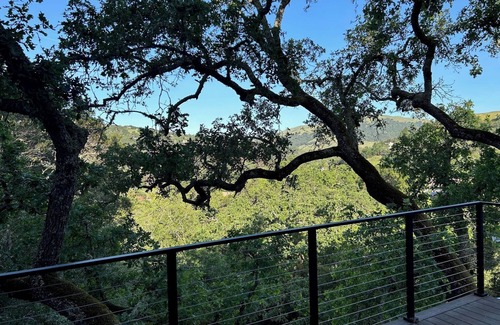 Sleepy Hollow Apartamento | Modern Oasis in San Anselmo - Stunning Views & Ultimate Privacy