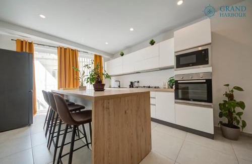 San Gwann Apartamento | Modern Oasis Luxe with BigYard