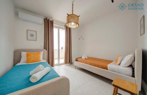 San Gwann Apartamento | Modern Oasis Luxe with BigYard