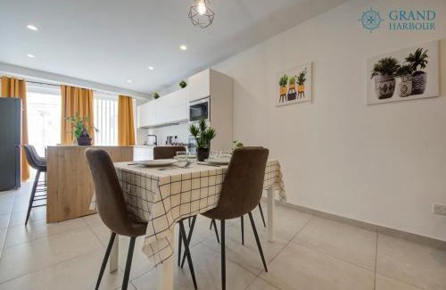 San Gwann Apartamento | Modern Oasis Luxe with BigYard
