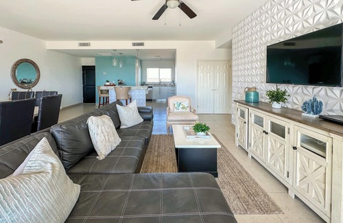 Las Conchas Condominio | Modern Ocean View Condo with Pools & Gym N702