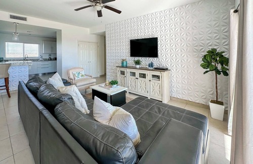 Las Conchas Condominio | Modern Ocean View Condo with Pools & Gym N702
