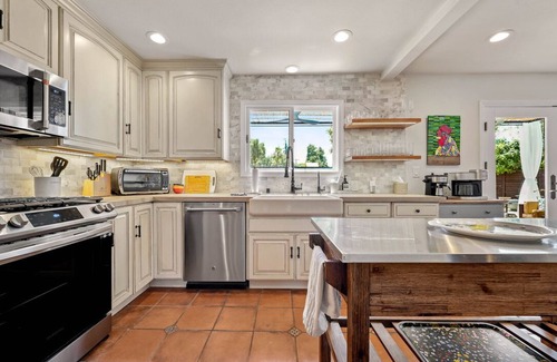 Mira Monte Casa | Modern Ojai Farmhouse: 3-BR Haven with Pool, Mountain Views & Beach Access!