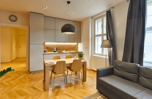Josefov Apartamento | Modern Old Town Apartment In Art Deco House