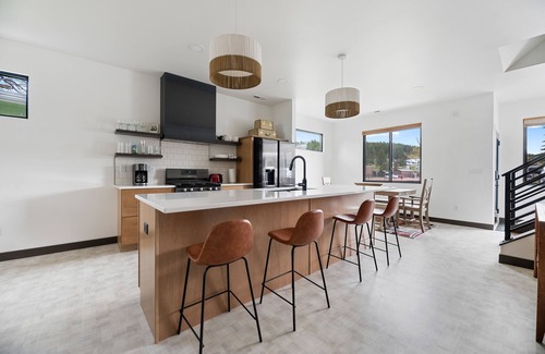 Hill City Casa | Modern on Main-Walking Distance to Downtown Hill City and Mickelson Trail!