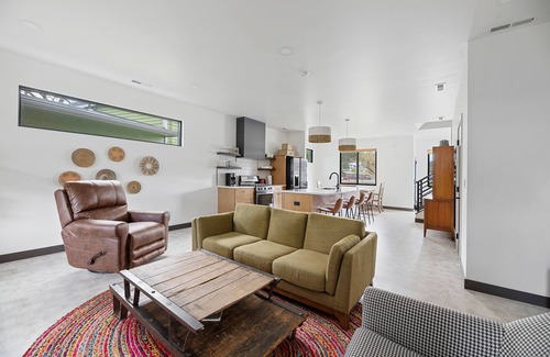 Hill City Casa | Modern on Main-Walking Distance to Downtown Hill City and Mickelson Trail!