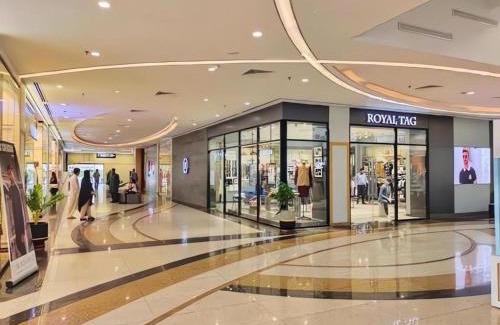 Loralai District Apartamento | Modern ONE Bedroom Apartments in Gold Crest Mall With Al Fateh Store