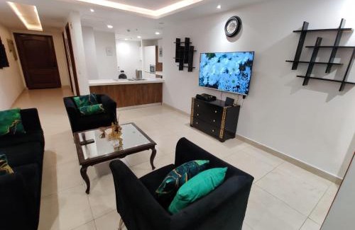 Loralai District Apartamento | Modern ONE Bedroom Apartments in Gold Crest Mall With Al Fateh Store