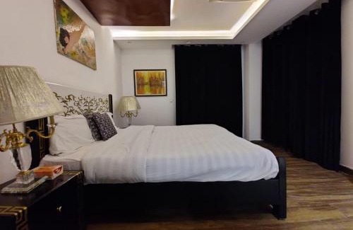 Loralai District Apartamento | Modern ONE Bedroom Apartments in Gold Crest Mall With Al Fateh Store