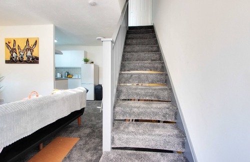 West Hendon Casa | Modern One Bedroom House, Welsh Harp, NW London