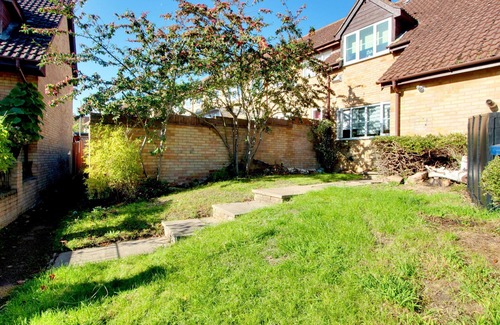 West Hendon Casa | Modern One Bedroom House, Welsh Harp, NW London