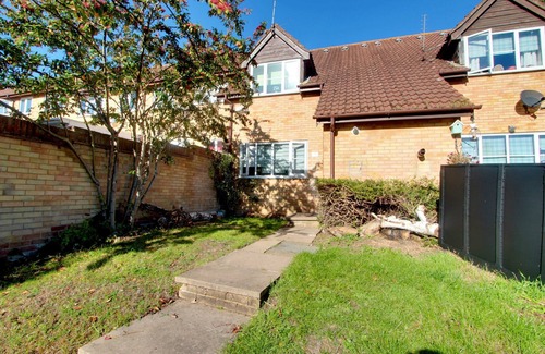 West Hendon Casa | Modern One Bedroom House, Welsh Harp, NW London