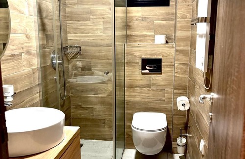 Vozdovac Apartamento | Modern One-Bedroom Retreat – Walk to Everything