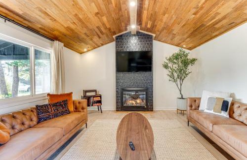 Tierra Del Mar Casa | Modern Oregon Cottage with Hot Tub Walk to Beach!
