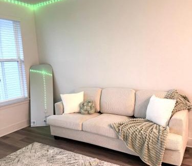 Airport North Apartamento | Modern Orlando Retreat Near MCO in Gated Community with Resort-Style Amenities & Free Parking