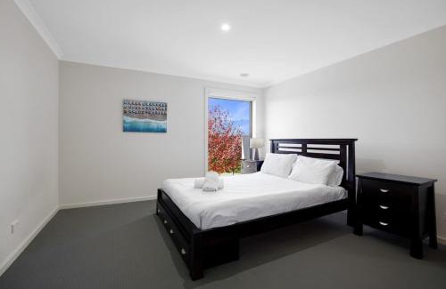 Pakenham Casa | Modern Pakenham Family Home near Lakeside