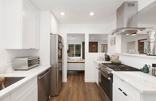 Rolando Village Casa | Modern Peaceful Tucked Away With Private Office