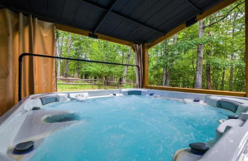 Massanutten Casa | Modern Peaks Hot Tub Sauna GameTheatre Room