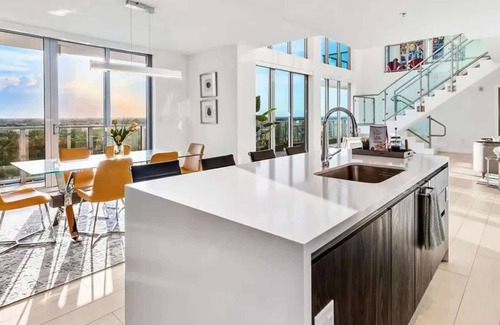 Central Fort Lauderdale Apartamento | Modern Penthouse Loft with Skyline Views