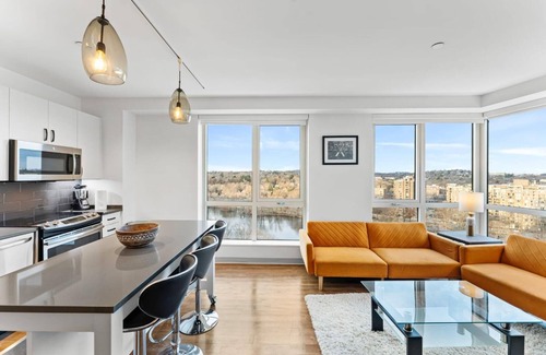 Jamaica Plain Apartamento | Modern Penthouse 2BR 2BA Stunning Lake Views
