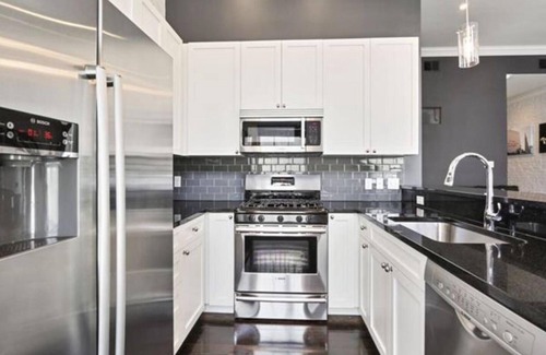 Central Business District Condominio | Modern penthouse condo in the beautiful French Quarter.