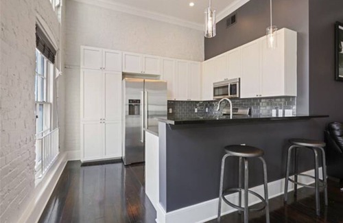 Central Business District Condominio | Modern penthouse condo in the beautiful French Quarter.