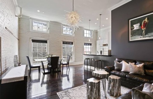 Central Business District Condominio | Modern penthouse condo in the beautiful French Quarter.
