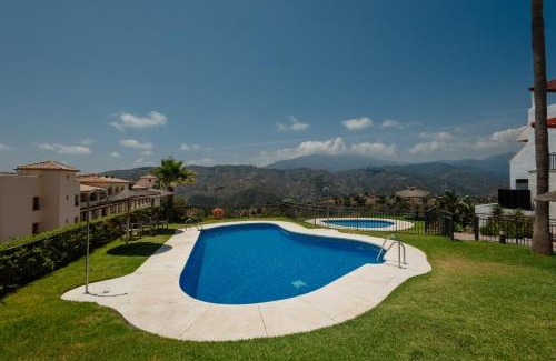 Istan Apartamento | Modern Penthouse with Private Jacuzzi, Panoramic Sea and Lake Views - 8 min to Puente Romano