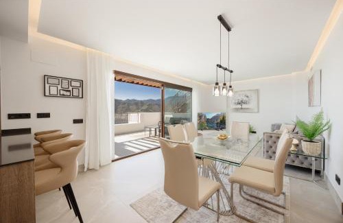 Istan Apartamento | Modern penthouse with two terraces, jacuzzi and sea, lake and mountain views, in Almazara Hills