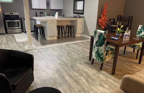 Erie Casa | Modern Pet ok15 min from beach. 25 min from slopes