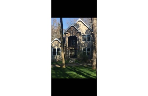 Erie Casa | Modern Pet ok15 min from beach. 25 min from slopes