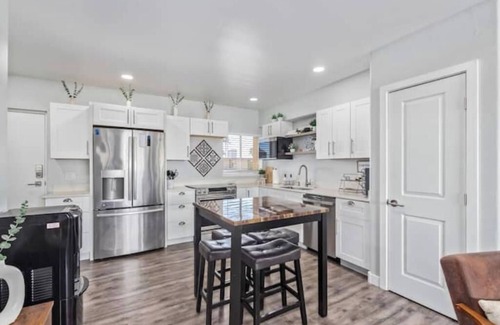Encanto Condominio | Modern PHX Condo Near Light Rail