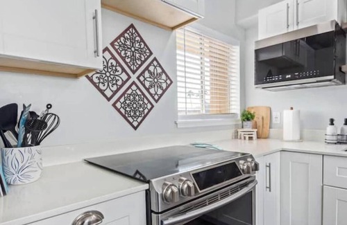 Encanto Condominio | Modern PHX Condo Near Light Rail