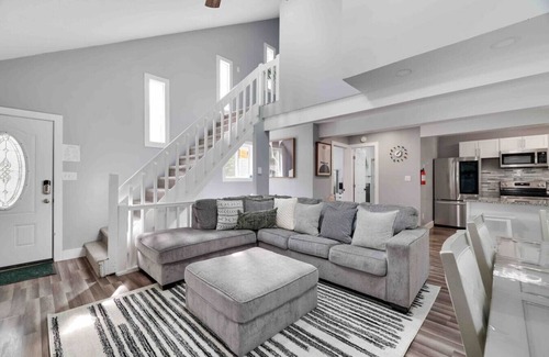 Tobyhanna Casa | Modern Poconos Central Cozy 5BR Home - Game Room