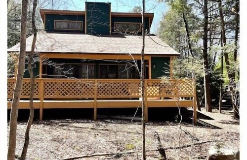 Drums Casa | Modern Poconos House, 3br 2ba, HOT TUB, Private