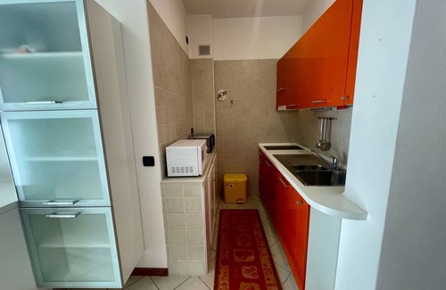 Porto Santa Margherita Apartamento | Moderna estancia junto a la piscina con balcón.